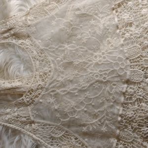 Vivid Importers lacy crochet and netting top cream color sz L